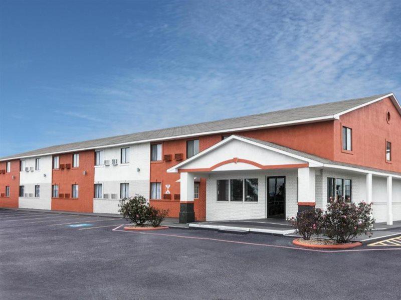 Howard Johnson By Wyndham Near Schlitterbahn Нью-Браунфелс Екстер'єр фото