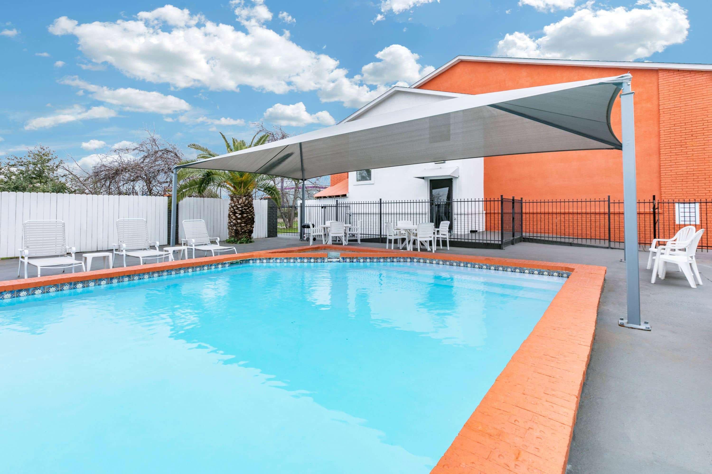 Howard Johnson By Wyndham Near Schlitterbahn Нью-Браунфелс Екстер'єр фото