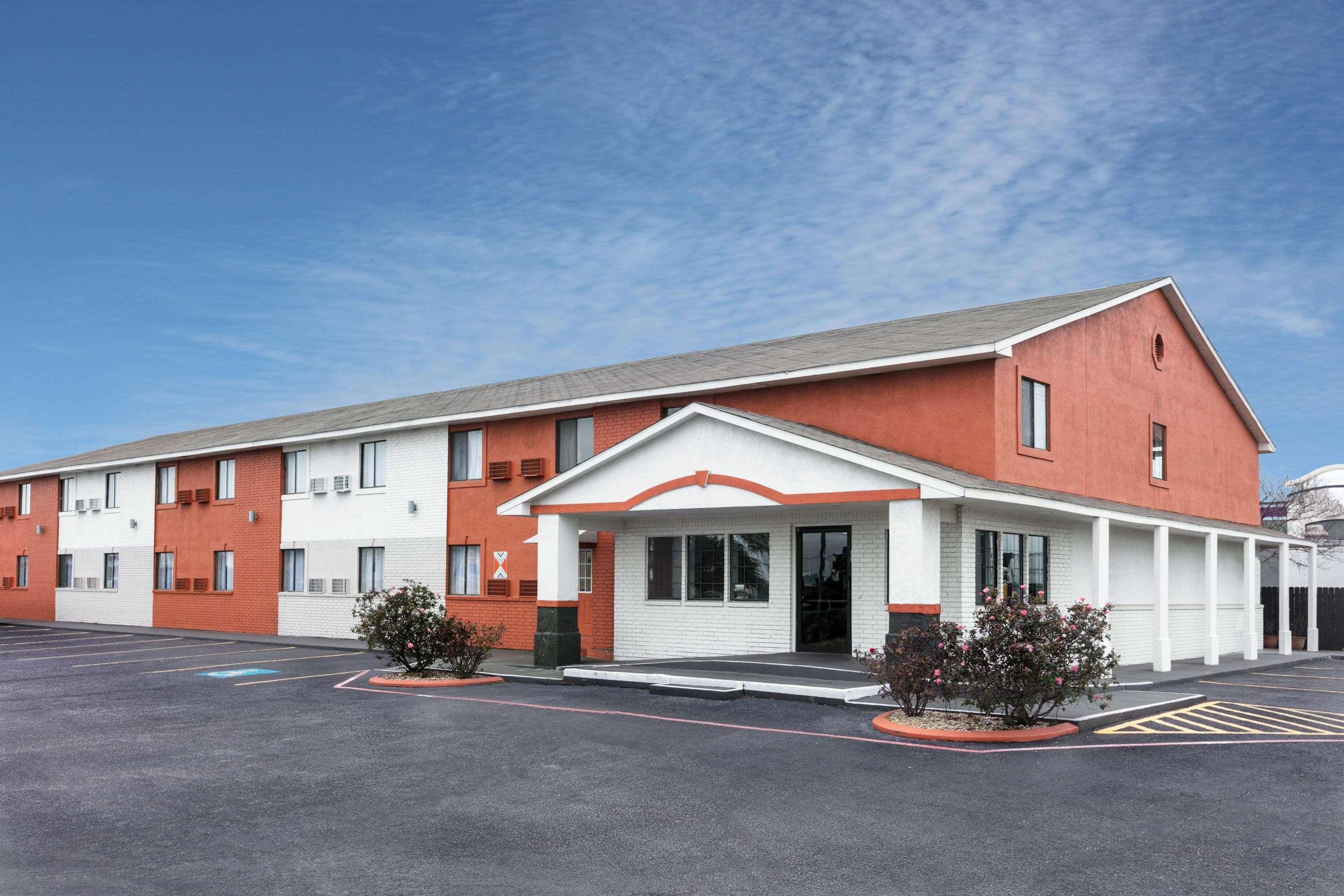 Howard Johnson By Wyndham Near Schlitterbahn Нью-Браунфелс Екстер'єр фото