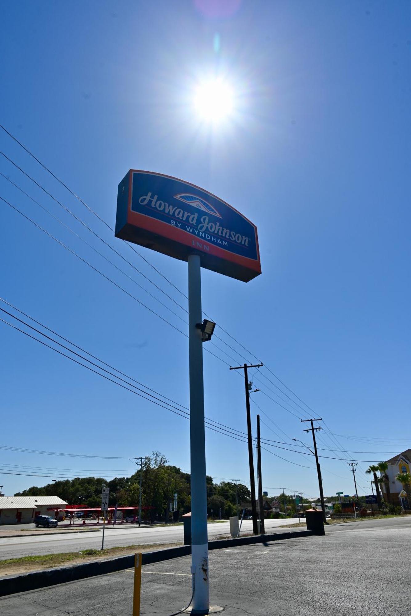 Howard Johnson By Wyndham Near Schlitterbahn Нью-Браунфелс Екстер'єр фото