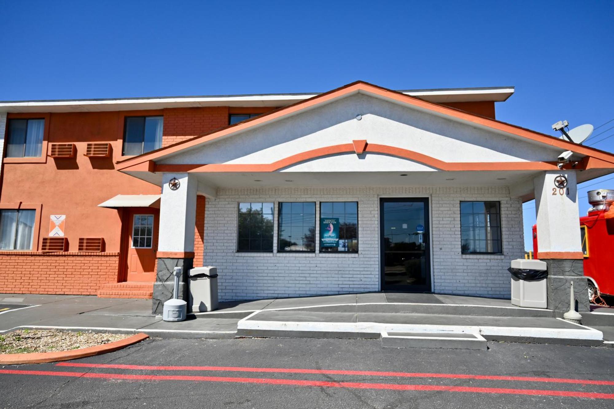 Howard Johnson By Wyndham Near Schlitterbahn Нью-Браунфелс Екстер'єр фото